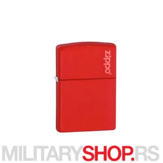 Zippo Upaljač Crveni Mat Sa Logom poseduje odličnu matte završnicu.  Svaki Zippo ima vrhunsku izradu  i prepoznatljiv dizajn.